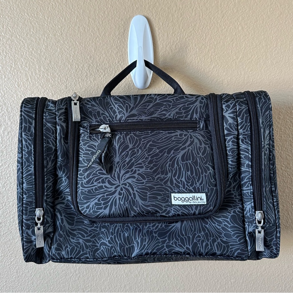 Baggallini toiletry bag